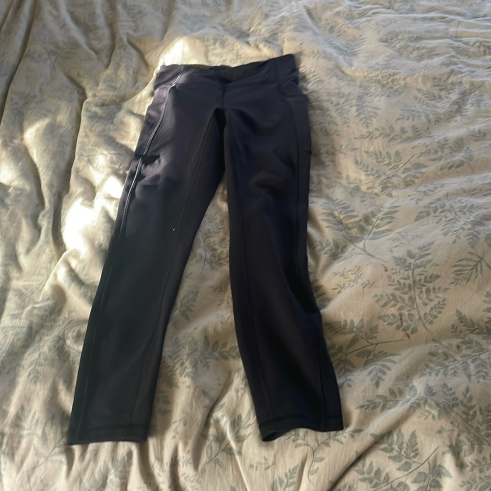 Athletic Lululemon leggings w/ pockets BLACK size 4